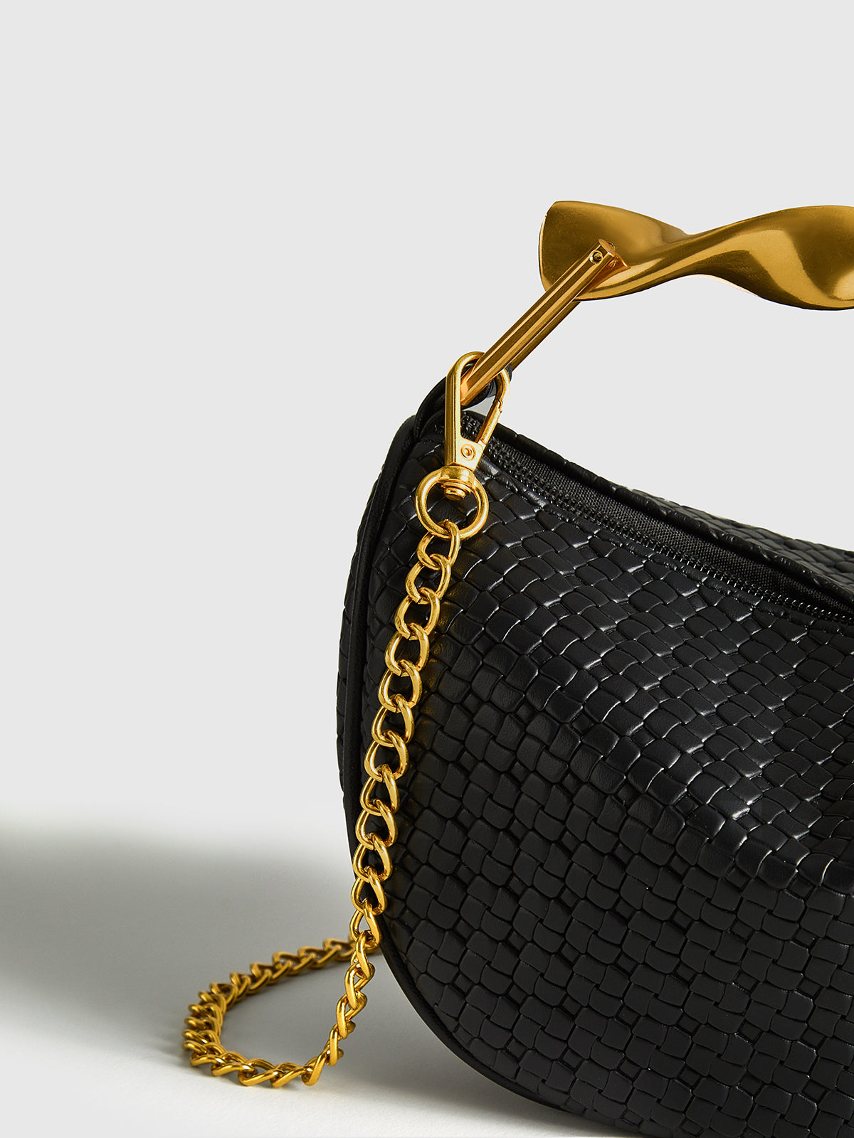 Auryn | Bolso de piel texturizada con cadena