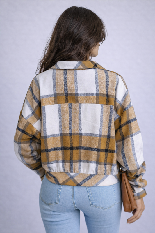 Valeria | Chaqueta corta de franela a cuadros con botones para mujer