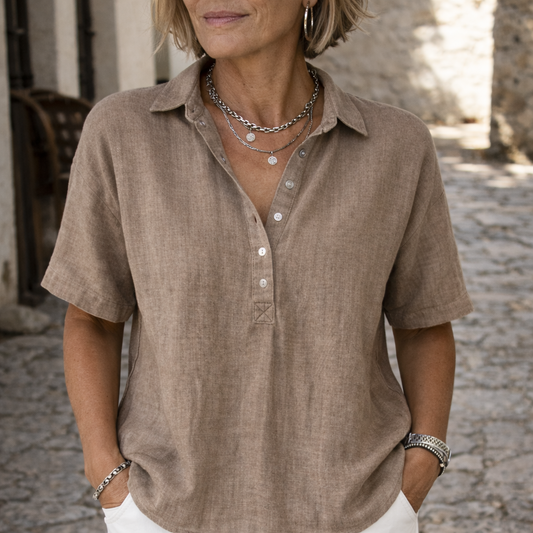 Claudia | Camisa Fluida con Cuello Elegante y Detalle de Botones