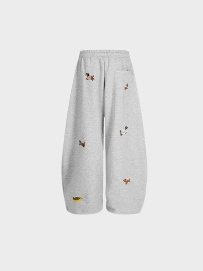 Carol | Pantalones de chándal barrel con perritos bordados