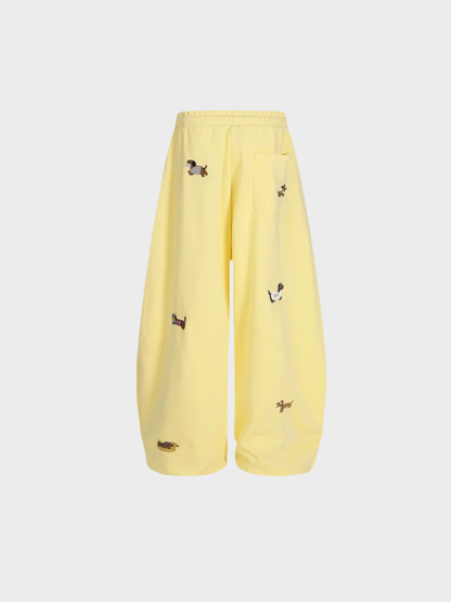 Carol | Pantalones de chándal barrel con perritos bordados