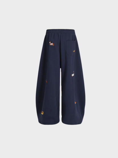 Carol | Pantalones de chándal barrel con perritos bordados