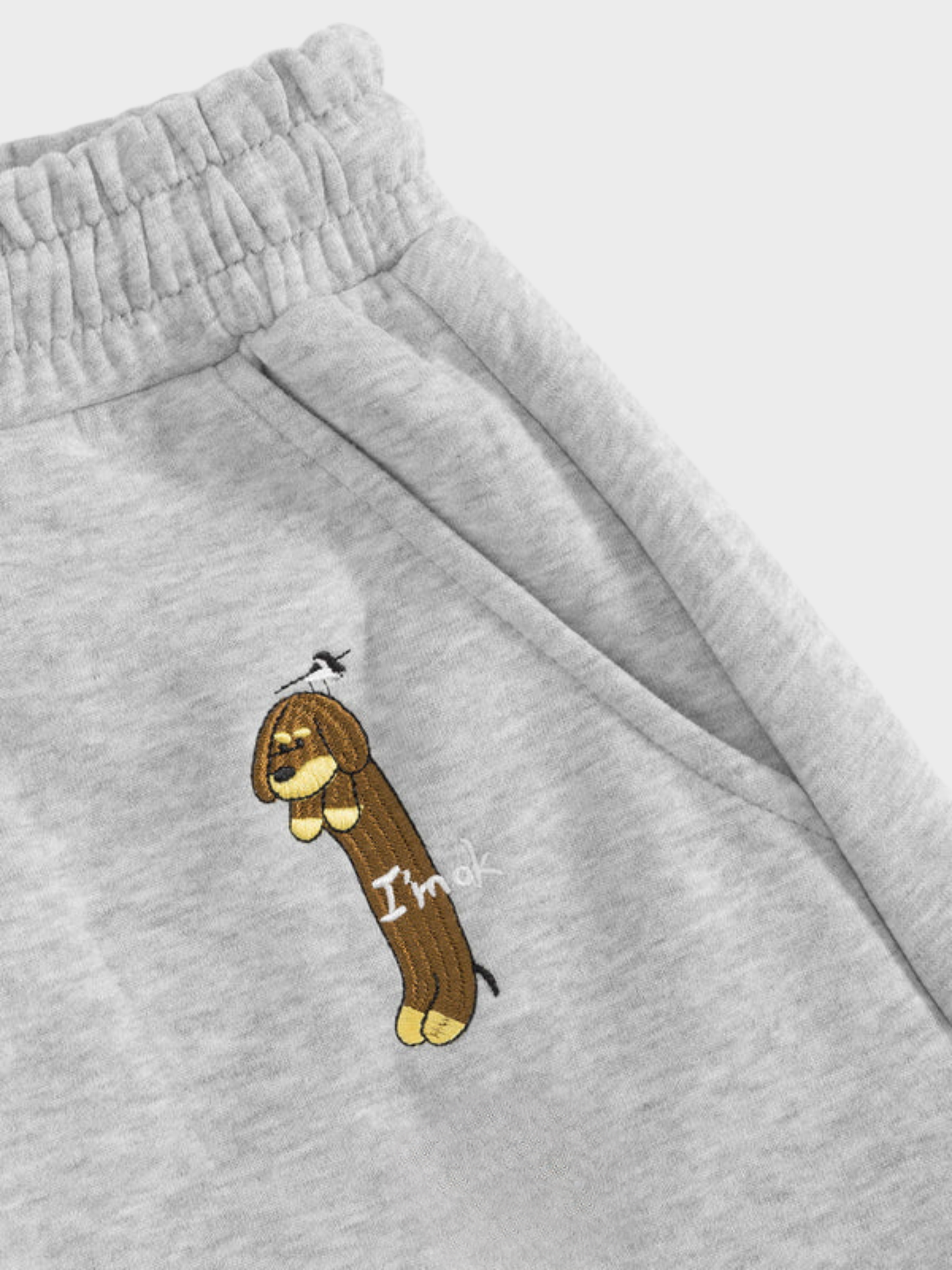 Carol | Pantalones de chándal barrel con perritos bordados