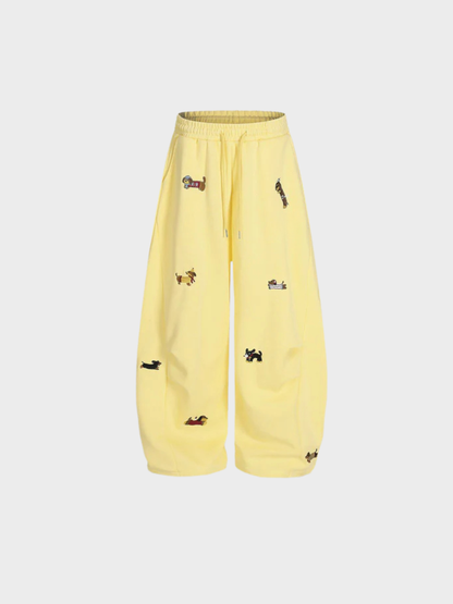 Carol | Pantalones de chándal barrel con perritos bordados