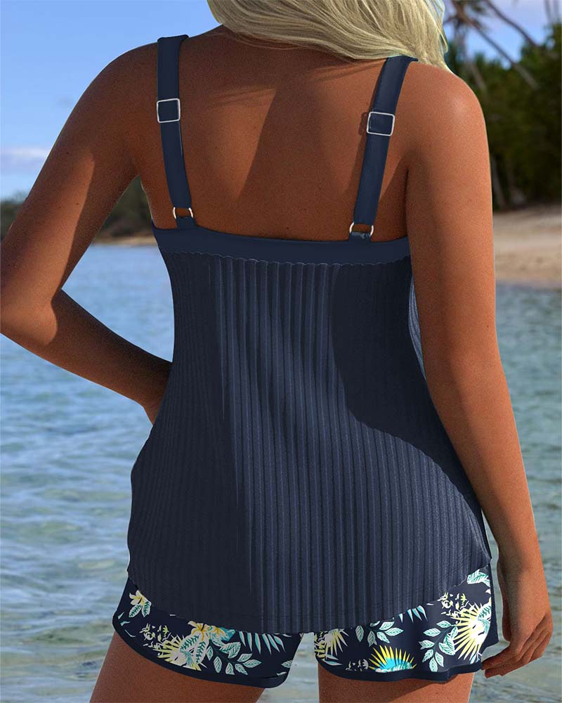Carla – Traje de Baño de Rayas con Short de Playa