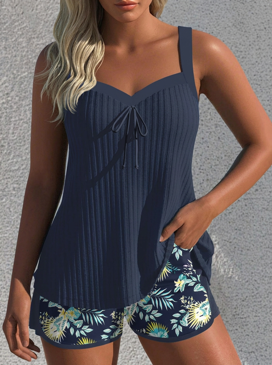 Carla – Traje de Baño de Rayas con Short de Playa